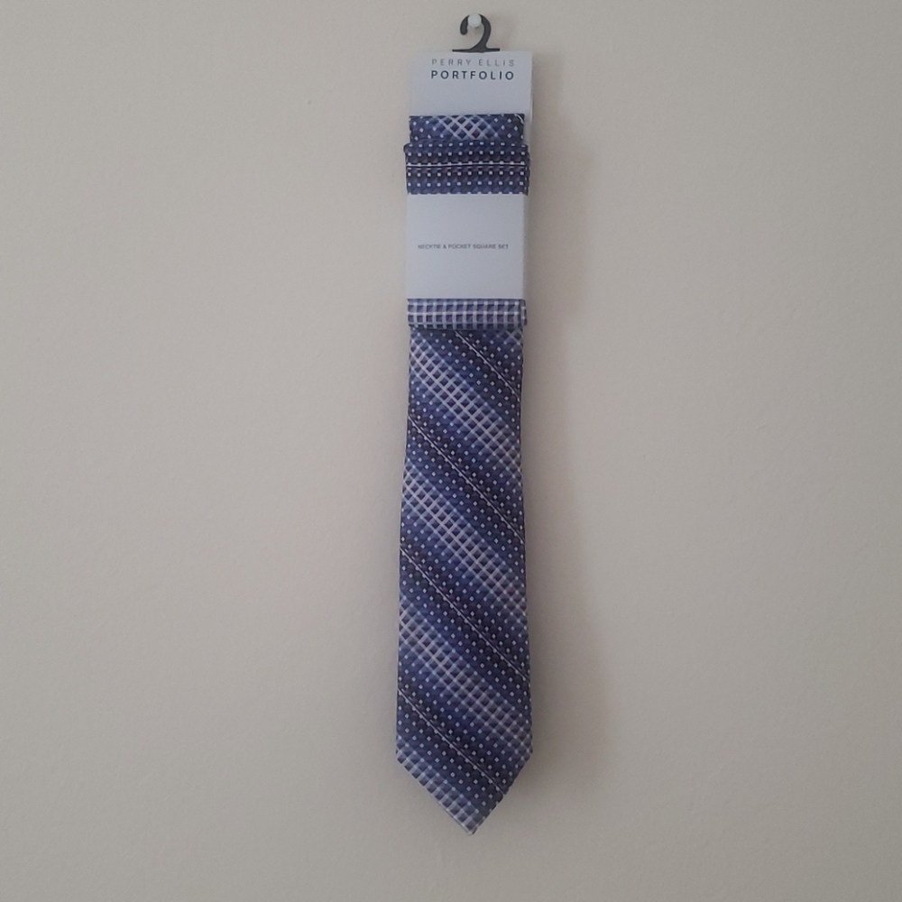 Perry Ellis Portofolio necktie  & pocket square